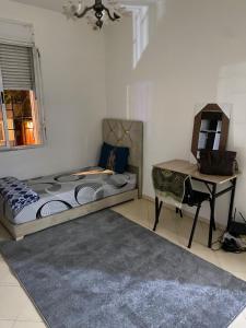 Private Room with Desk & Fast Wi-Fi