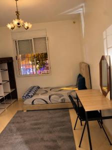 Private Room with Desk & Fast Wi-Fi
