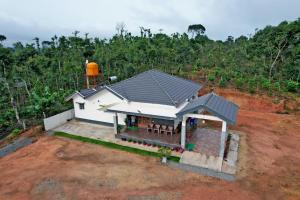Chimneys Homestay - 2BH, Entire House, Estate, Home Food