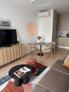 Warsaw Brewery, high floor apartment next to Frontex
