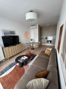 Warsaw Brewery, high floor apartment next to Frontex