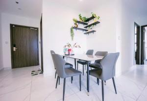 2BR plus BE2 Vinwonder Homestay Vinhomes Grand Park