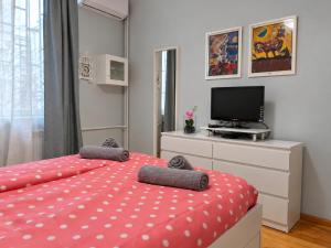 Charming 2BR City Living NDK