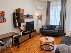 Charming 2BR City Living NDK