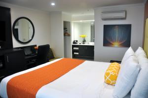 Deluxe King Room room in Pavilion Inn