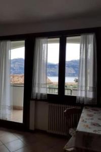 Apartment Balkon mit Seeblick- WiFi- Nähe zum Zentrum by Interhome