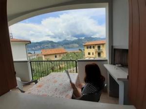 Apartment Balkon mit Seeblick- WiFi- Nähe zum Zentrum by Interhome