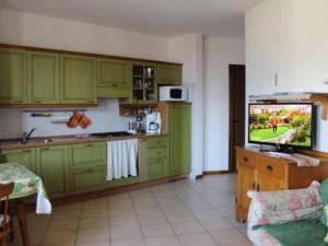 Apartment Balkon mit Seeblick- WiFi- Nähe zum Zentrum by Interhome