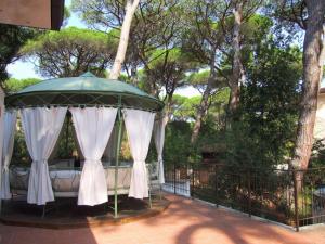 Apartment Azalea mit Terrasse by Interhome