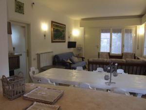 Apartment Azalea mit Terrasse by Interhome