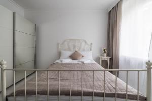 Bukowa Stylish Apartment by BookingHost