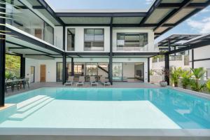 Rawai Family Villa Sunset Garden 3 with 4 Bedrooms and Large Private Pool 10 Minutes by Car to Nai Harn