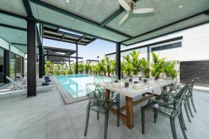 Rawai Family Villa Sunset Garden 3 with 4 Bedrooms and Large Private Pool 10 Minutes by Car to Nai Harn