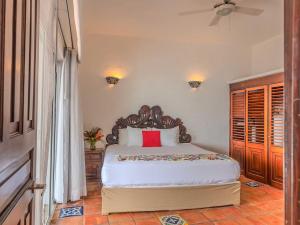 Oceanfront Hacienda w Private Heated Pool