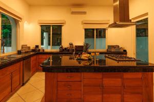 Villa w Heated Pool, Sleeps 30, Walk to Beach