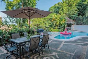 Villa w Heated Pool, Sleeps 30, Walk to Beach