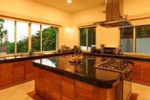 Villa w Heated Pool, Sleeps 30, Walk to Beach