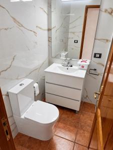 5 min walk from Yumbo 309-322