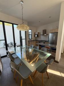casa con alberca en privada SM