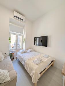 Small Studio w Detached Private Bathroom