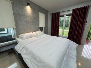 Laem Yang Home