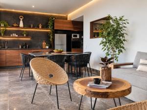 IIK: Stylish Condo Retreat in Tulums Heart