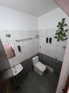 Cozy 2BHK Near Lulu Mall & Amrita Hospital