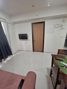 Cozy 1bhk in Kolshet Lodha