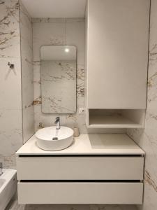 Fiore Prive - Luxury - 2BR - 2 Bathrooms - Free Parking