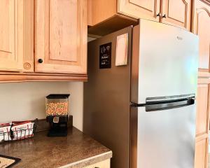 Open AUG dates! 2 Beds w HotTub & Lake view