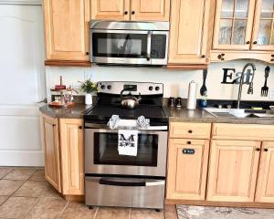 Open AUG dates! 2 Beds w HotTub & Lake view