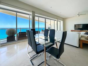 Stunning 2BR Beachfront Condo #1003