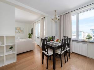Apartment with Skyline Balcony