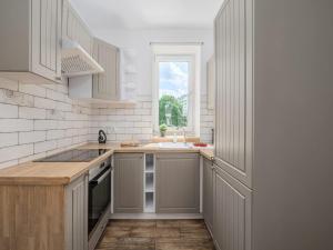 Three-Bedroom Flat on Syreny