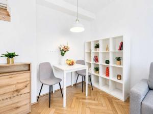 Warsaw Apartment near Metro