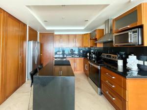 Oceanfront 2BR Condo with Astonishing View #1103