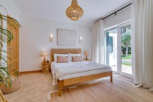 Casa da Fortuna Luxury 5 Bedroom Villa with Pool and Garden 8-minute walk to the beach