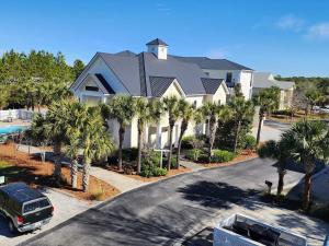30A-303 Luxury Suite King Bed, Parking, Pool & Balcony