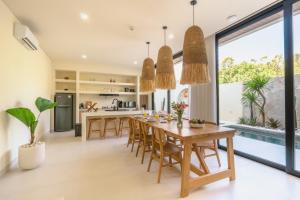 2BR Villa with Pool, Rooftop & Office in Bingin