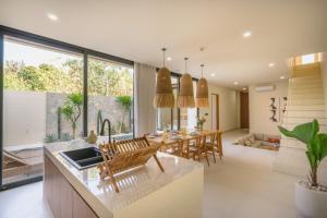 2BR Villa with Pool, Rooftop & Office in Bingin
