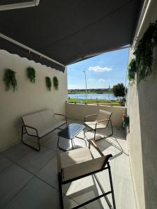 Bello departamento con atardeceres frente al lago - Zakia
