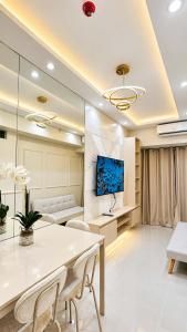 Cozy 1BR at Shore 3 near MOA with Balcony SG SUITE 4