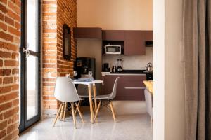 Loft #101 en centro histórico con balcones y terraza común