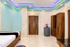 Collection O Airport Crossway Formerly Raj Guest House