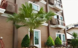 Red Balcony Hotel