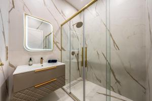 Basilica View 5 Stars 4 Bedrooms Luxury Apartment