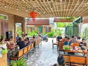 Flora Family Homestay