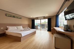 Cocoon Hideaway