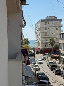 Comfy Beachside Flat - Balcony - 5 Guests - Durrës