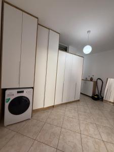 Comfy Beachside Flat - Balcony - 5 Guests - Durrës